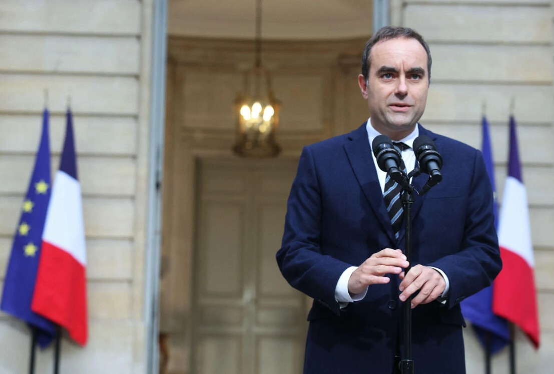 Makrons paziņo par premjerministra Lekornī atkāpšanos
