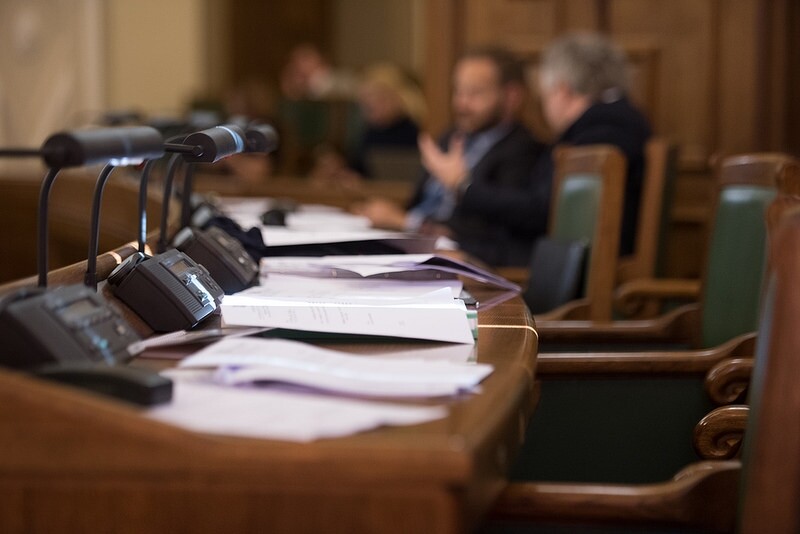 Saeimas deputāti vasarā pārsvarā sodīti par atļautā braukšanas ātruma pārsniegšanu