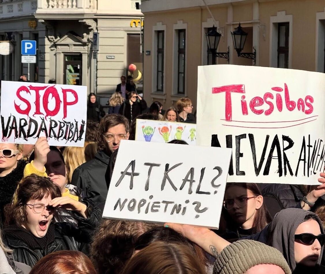 Nepilnas diennakts laikā Stambulas konvencijas atbalstam savākti gandrīz 4000 parakstu