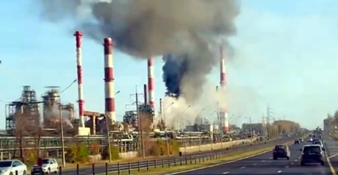 Video: Jaroslavļā aizdegusies viena no Krievijas lielākajām naftas pārstrādes rūpnīcām