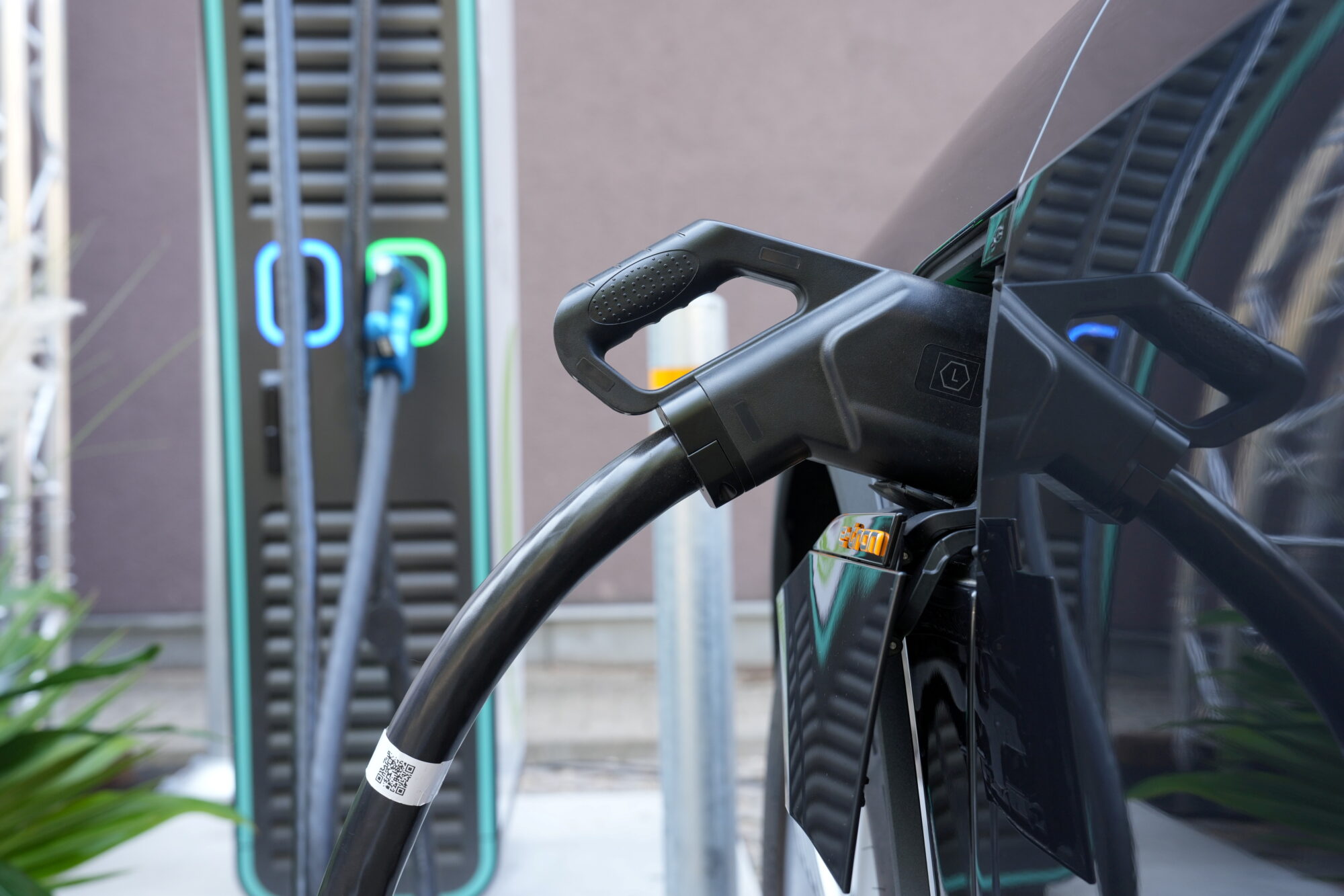 Latvijā vieglo elektroauto skaits gada laikā palielinājies par 45%