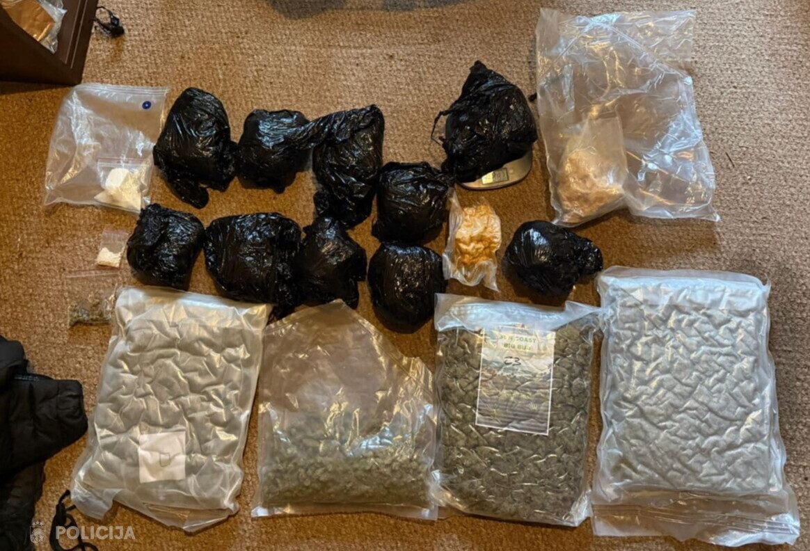 Valdlaučos policija atrod vairāk nekā 20 kilogramus narkotisko vielu