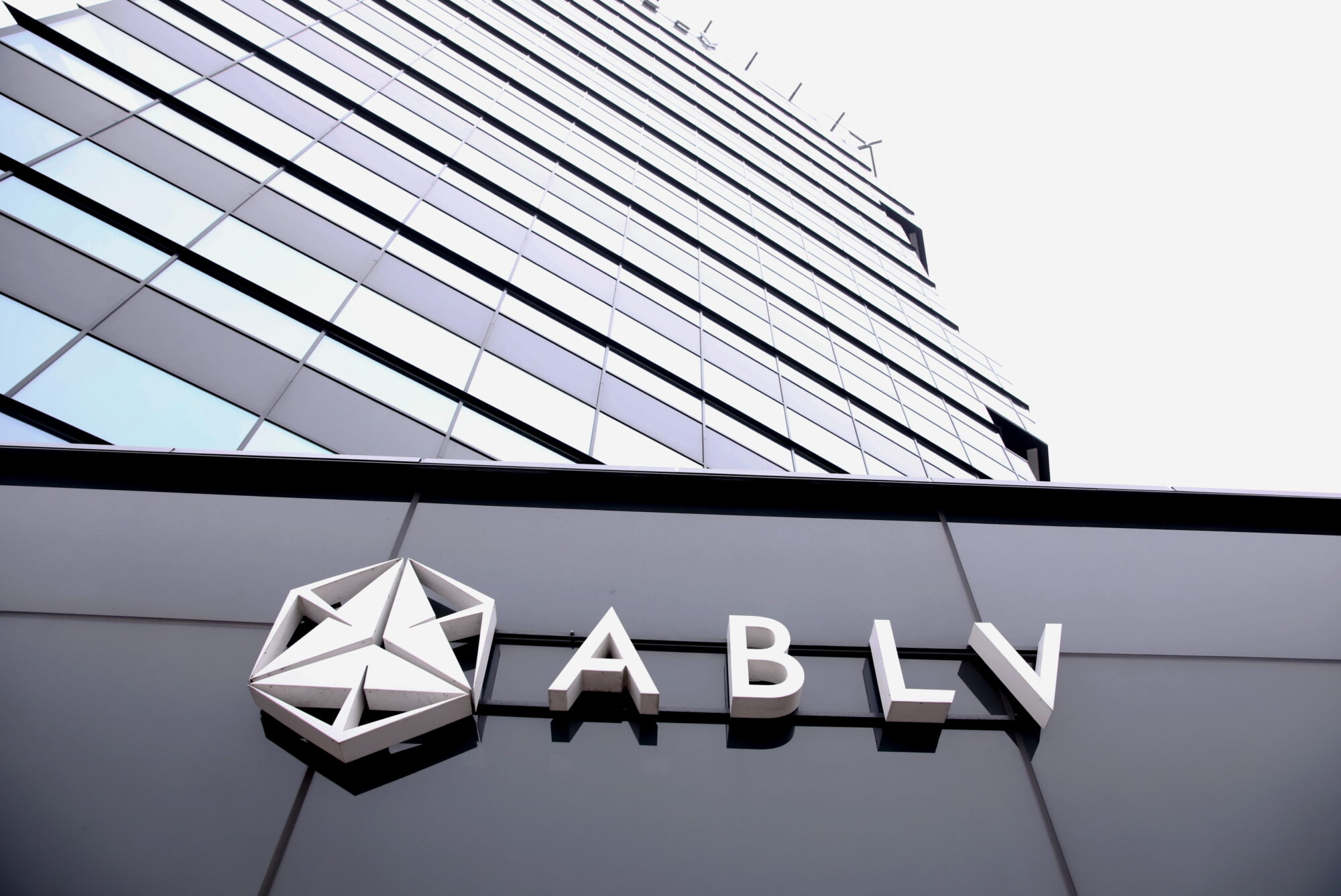 Valstij jāatlīdzina 4,2 miljoni likvidējamai “ABLV Bank” par arestētās mantas glabāšanu