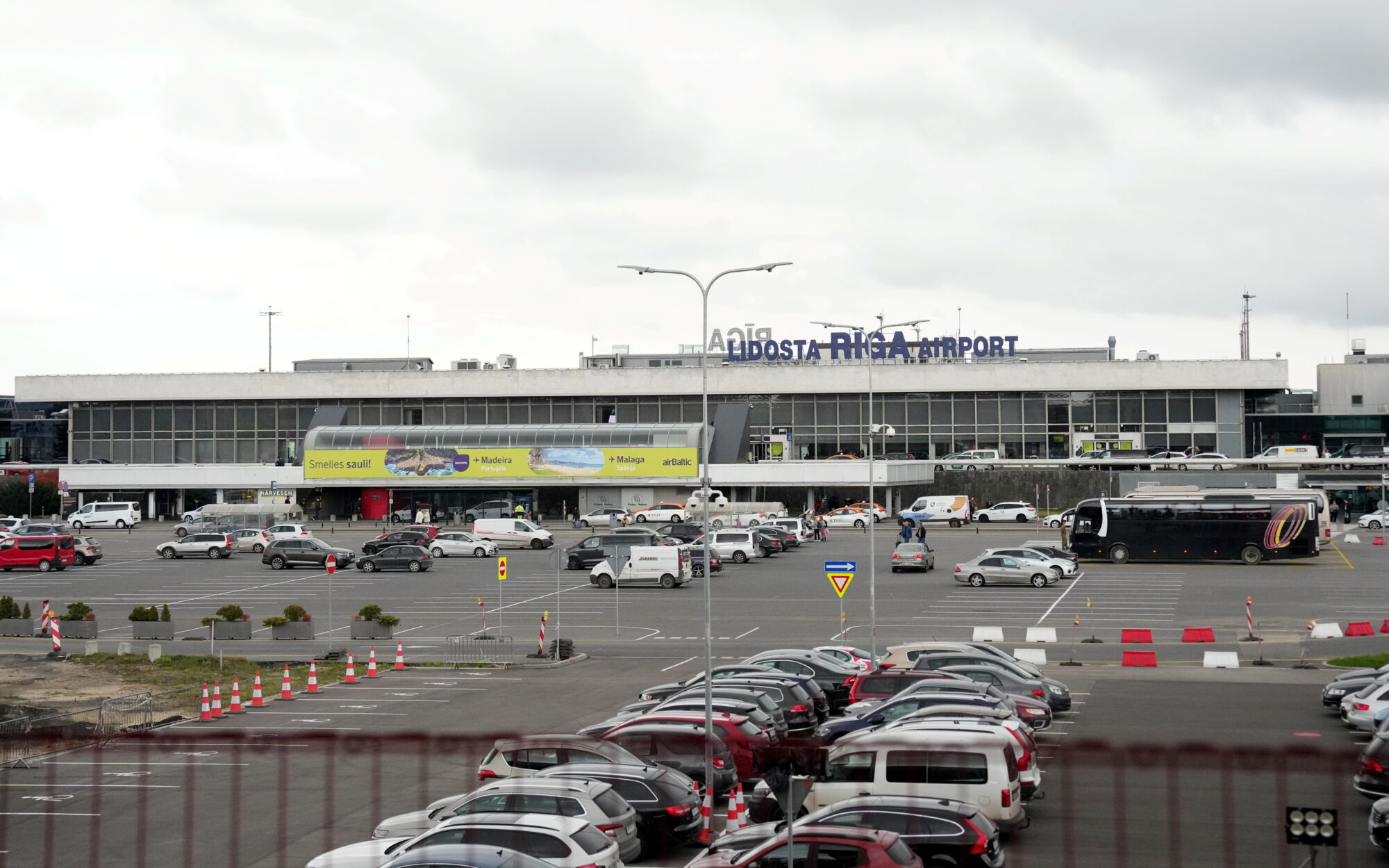 Rīgas lidosta elektroenerģijas iegādei līdz 2028. gada beigām plāno tērēt deviņus miljonus eiro
