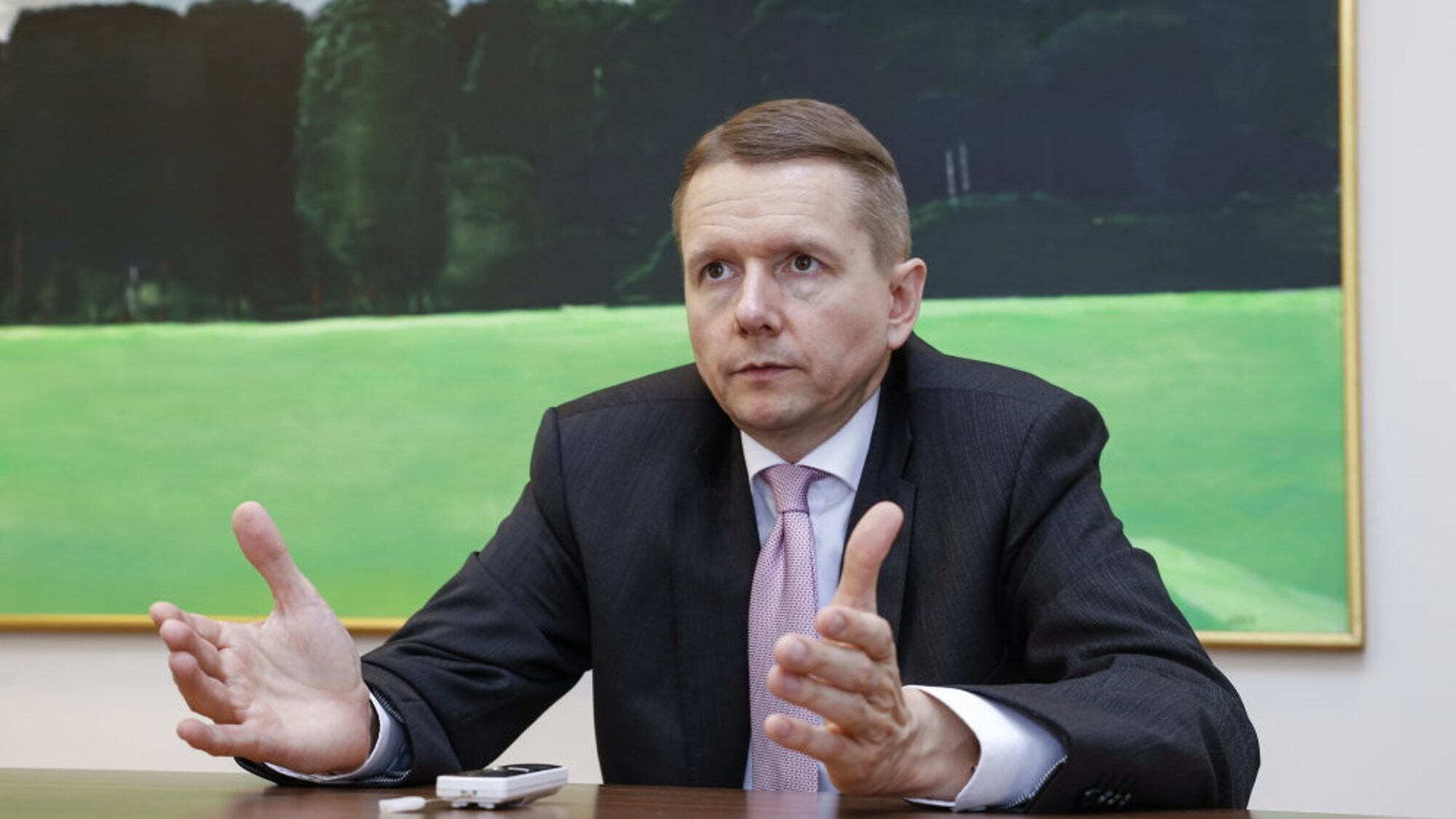 Raidījums: “Latvijas valsts mežu” valdes priekšsēdētājs Putniņš atkāpies no amata