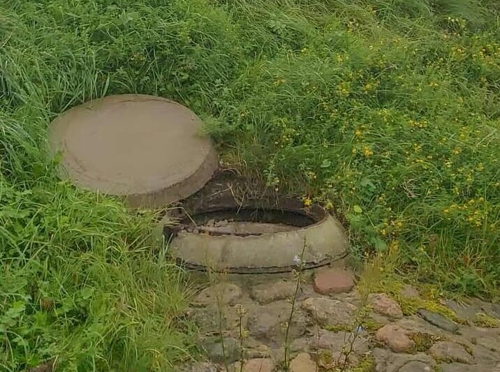 Paiet vairākas dienas, līdz aizver bīstamu aku pie Jaunā tilta