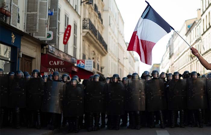 Francijā tūkstoši protestē pret taupības pasākumiem