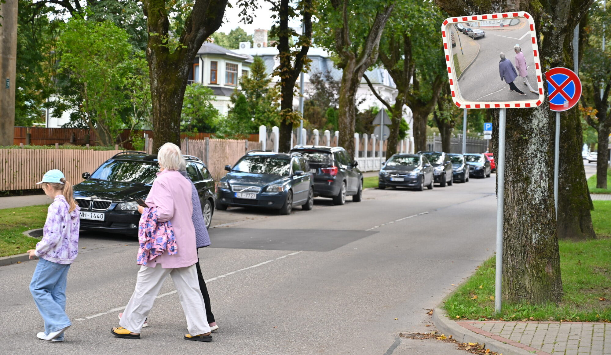 Foto: Liepājnieki arvien biežāk lūdz uzstādīt satiksmes spoguļus, taču šādus ierosinājumus atbalsta reti