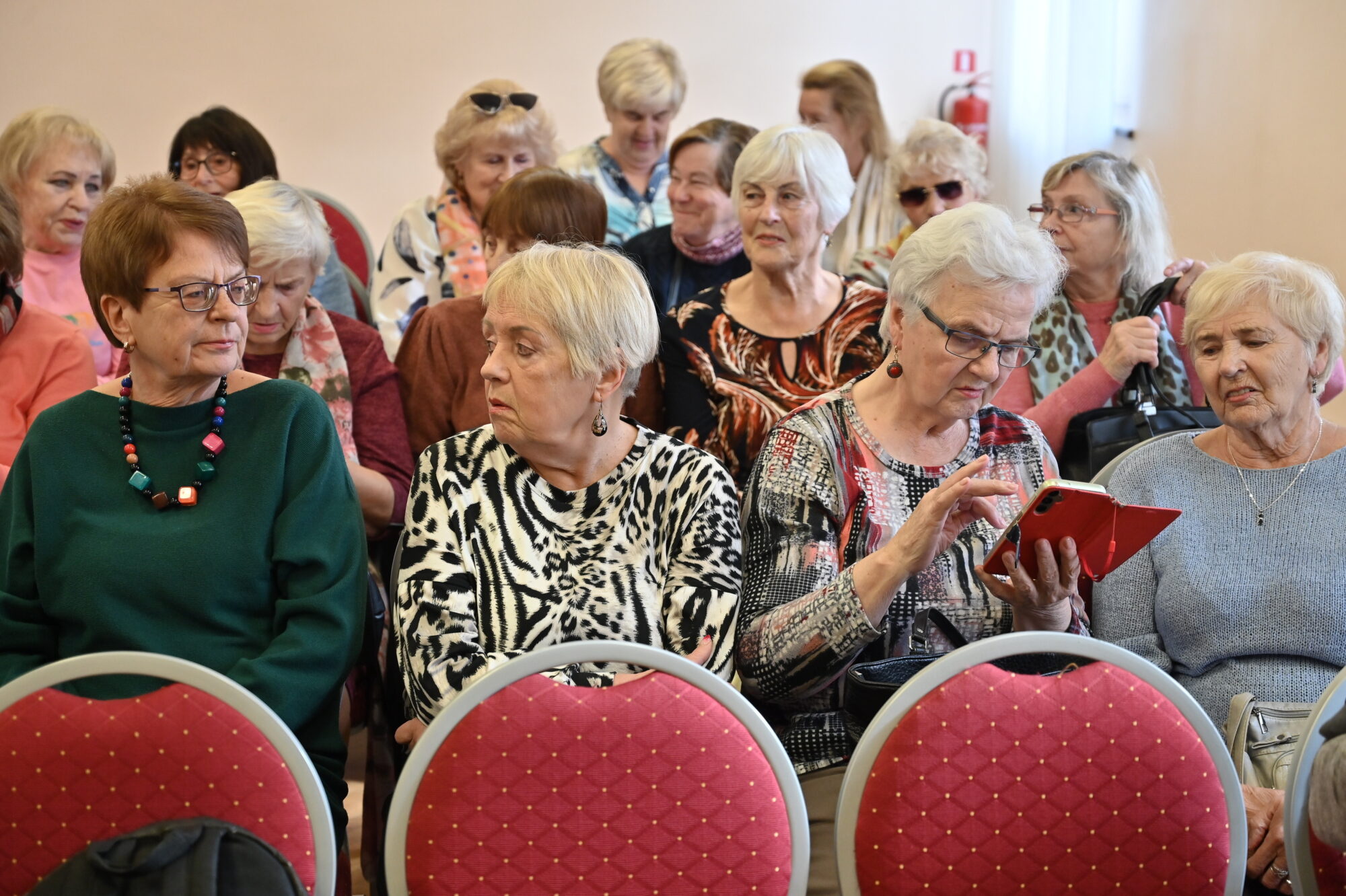 Foto: Pensionāru biedrībai jaunu valdi vēl neievēlē