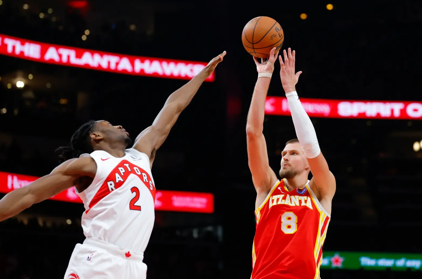 Porziņģa dalība “Hawks” NBA mačā ar “Thunder” slimības dēļ zem jautājuma zīmes