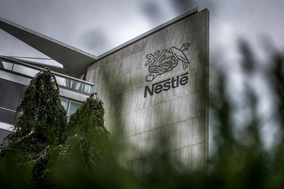 “Nestle” atsevišķā kopuzņēmumā atdalīs pudelēs pildīta ūdens biznesu