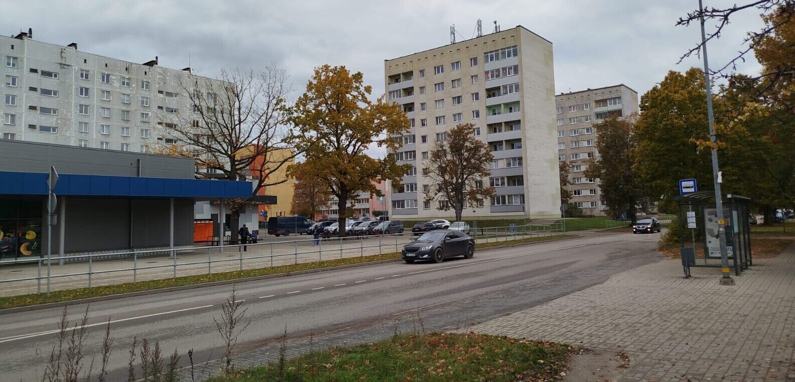 No vardarbības cietušā zēna tēvs velta skarbus vārdus dēla mātei