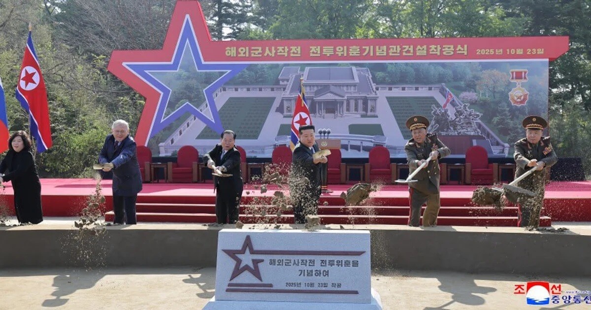 Ziemeļkoreja ceļ memoriālu karavīriem, kas krituši Krievijas pusē