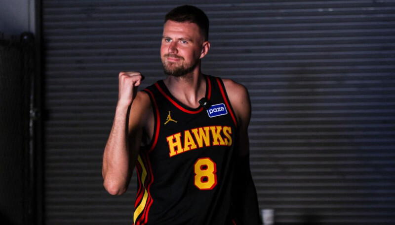 Video: Porziņģis pirmajā pārbaudes spēlē “Hawks” rindās gūst piecus punktus