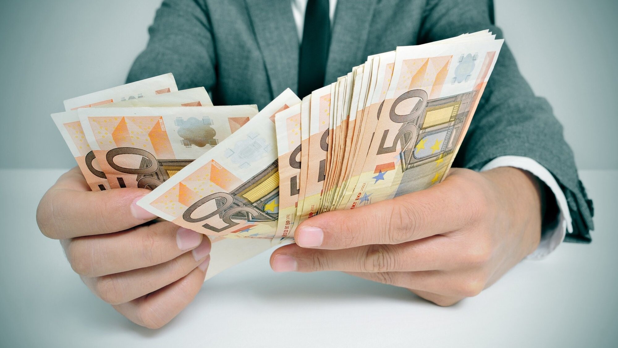 Valsts kase: Latvijai nākamgad starptautiskajos finanšu tirgos jāaizņemas 3,8 miljardus eiro