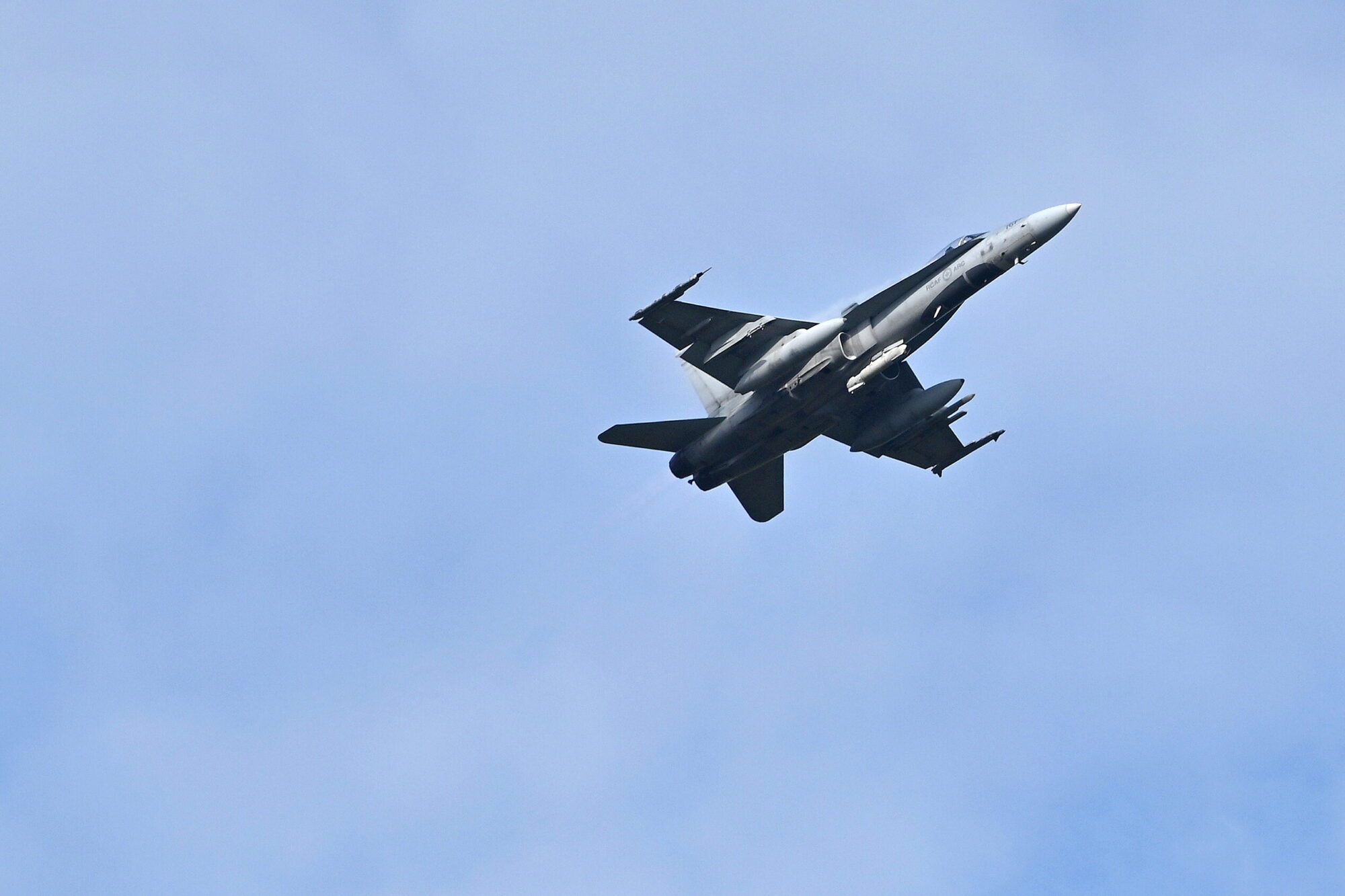 NATO iznīcinātājs notriec Rumānijas gaisa telpā ielidojušu dronu