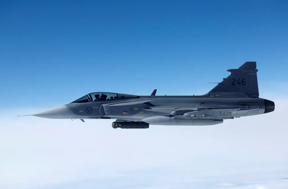 Zviedrija un Ukraina paraksta nodomu protokolu par iznīcinātāju “Gripen” piegādi