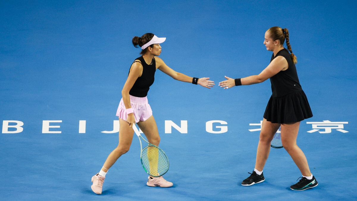 Ostapenko zaudē Pekinas “WTA 1000” turnīra dubultspēļu pusfinālā