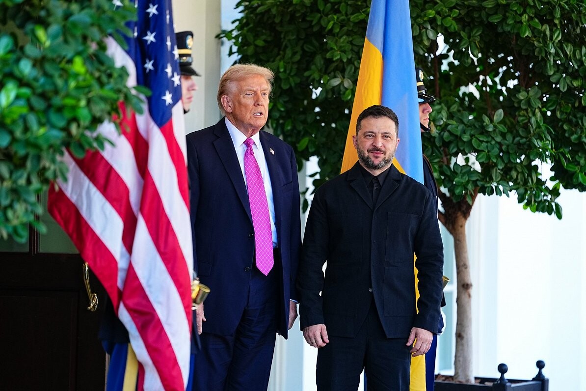 Avoti: Trampam un Zelenskim bijusi saspringta, atklāta un neērta diskusija