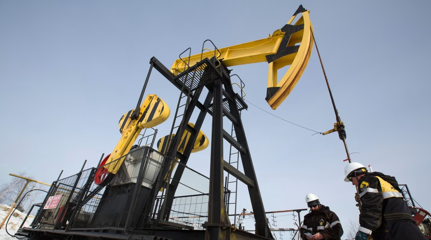 Astoņas OPEC+ valstis palielinās naftas ieguvi