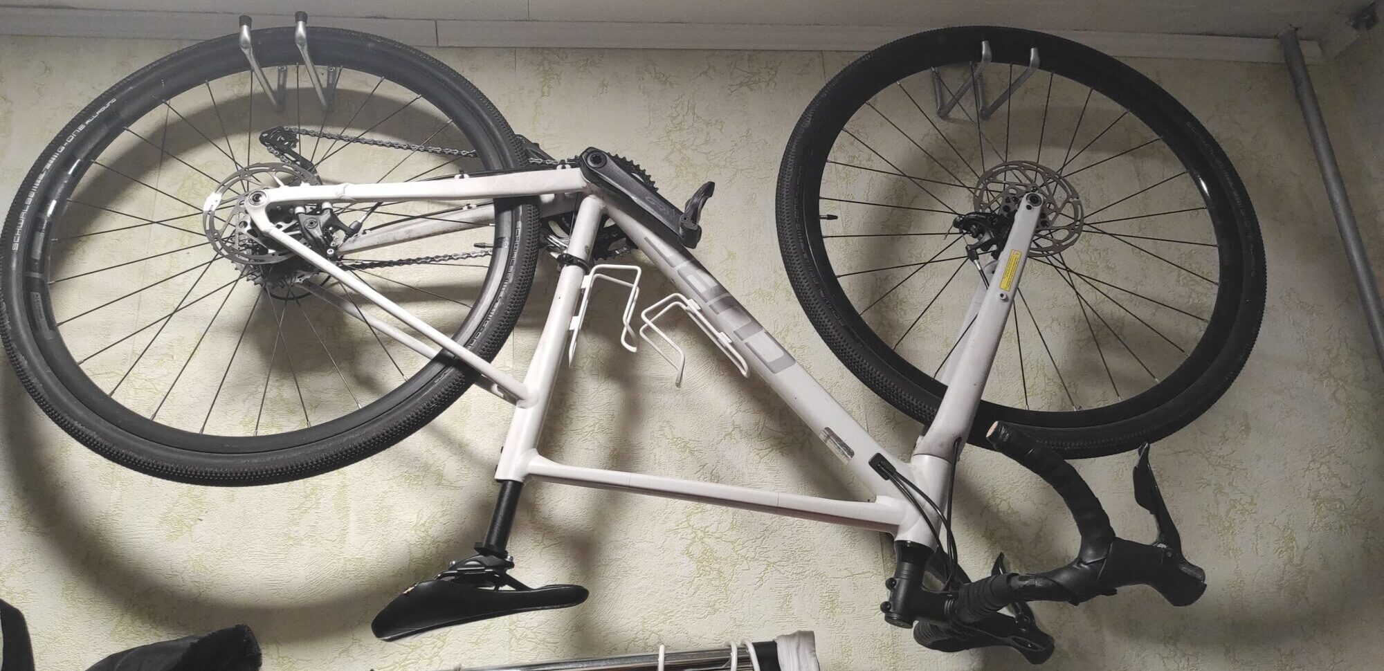 Velosipēda glabāšana ziemā: ko darīt, ja dzīvoklī trūkst vietas?