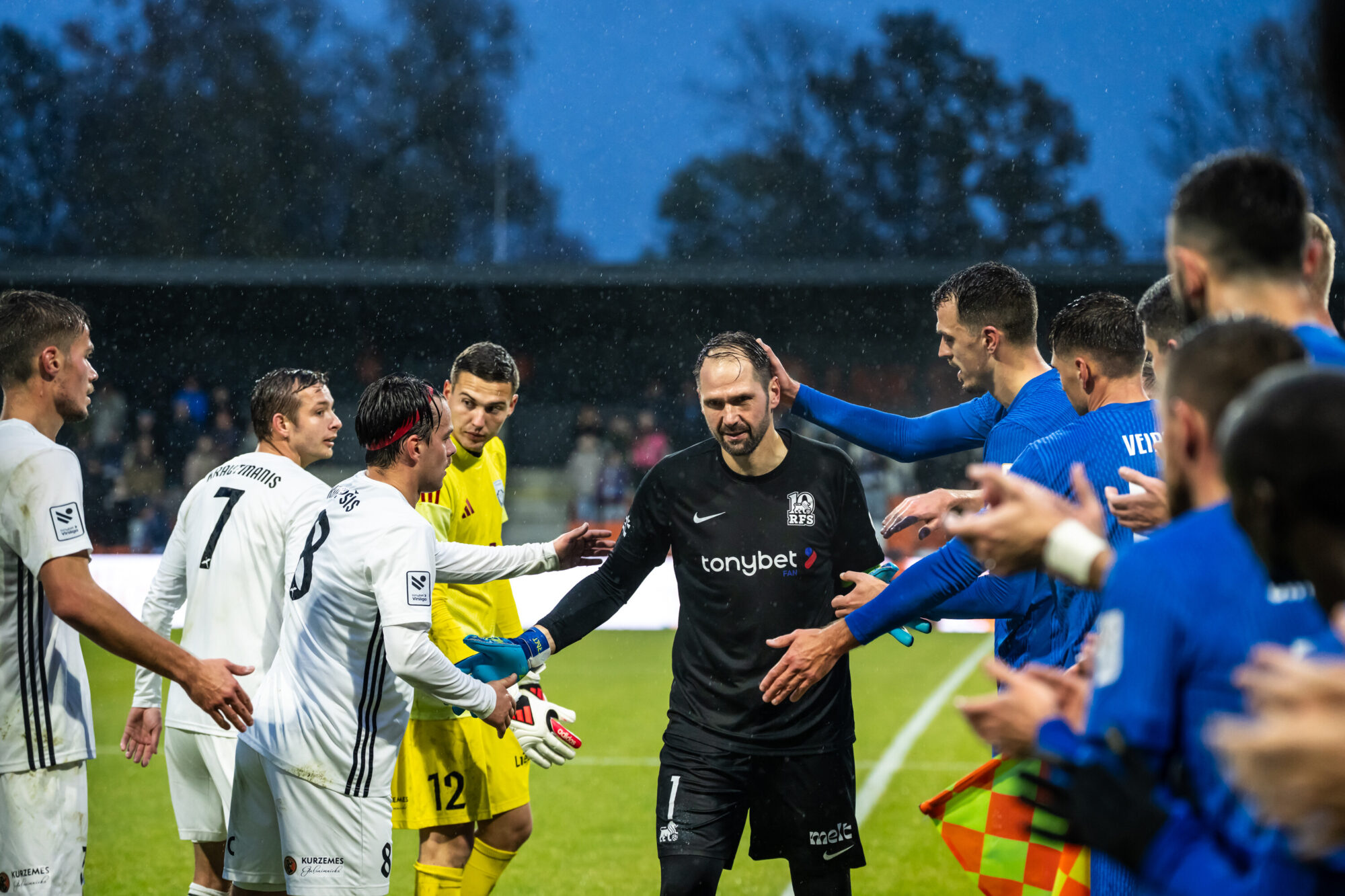 Video: “Grobiņas” futbolisti piedzīvo smagu sakāvi pret RFS komandu