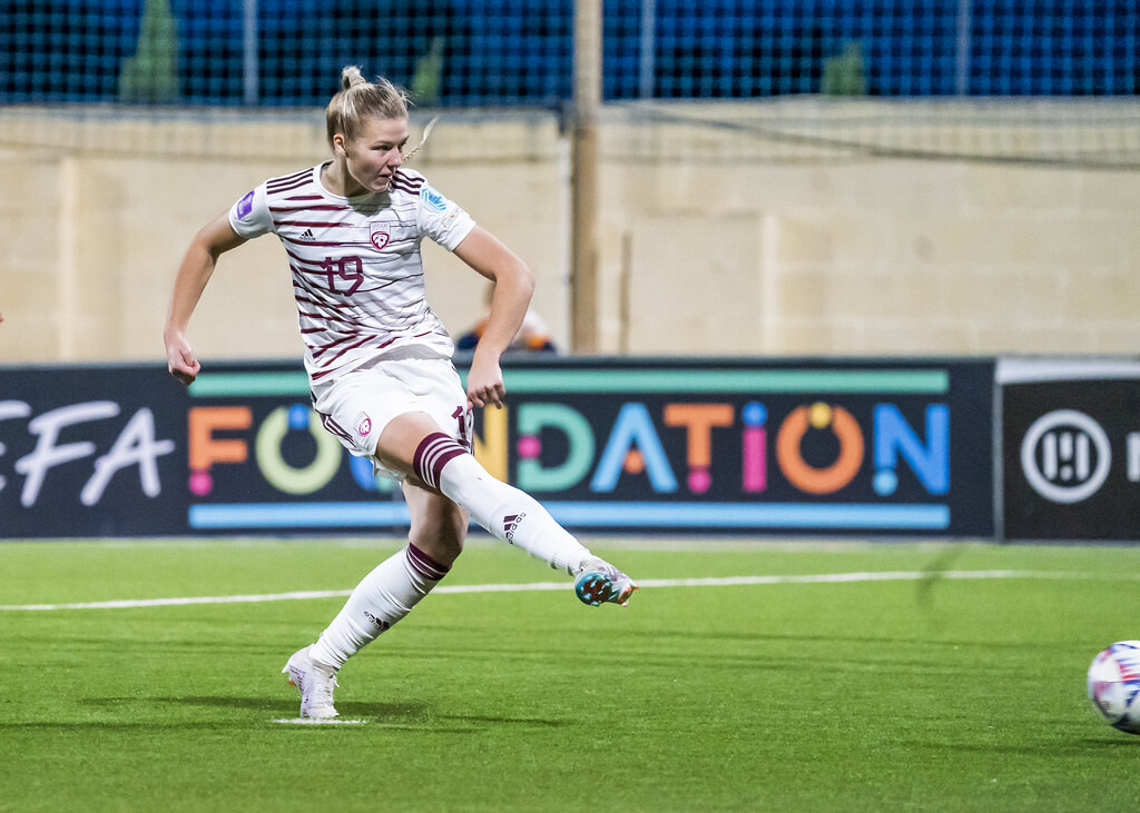 Latvijas sieviešu futbola izlasei mačā ar Franciju nevarēs palīdzēt Miksone