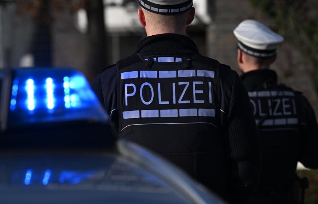 Vācijā aizturēts islāmists par šaušanu uz automašīnām