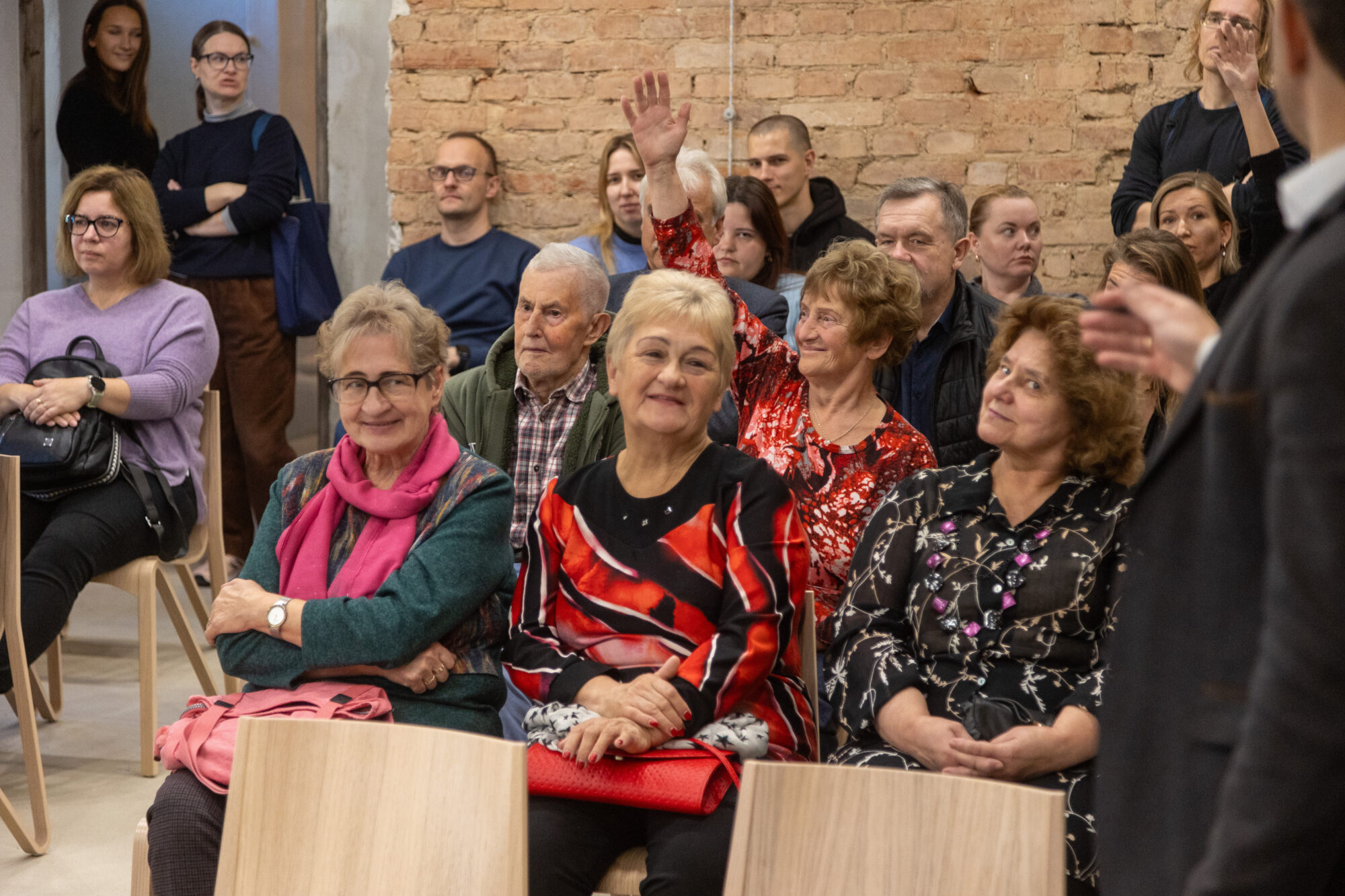 Foto: Slavē, sola un “tukši muld”. Deputātiem par padarīto aizputnieki liks stāstīt reizi gadā