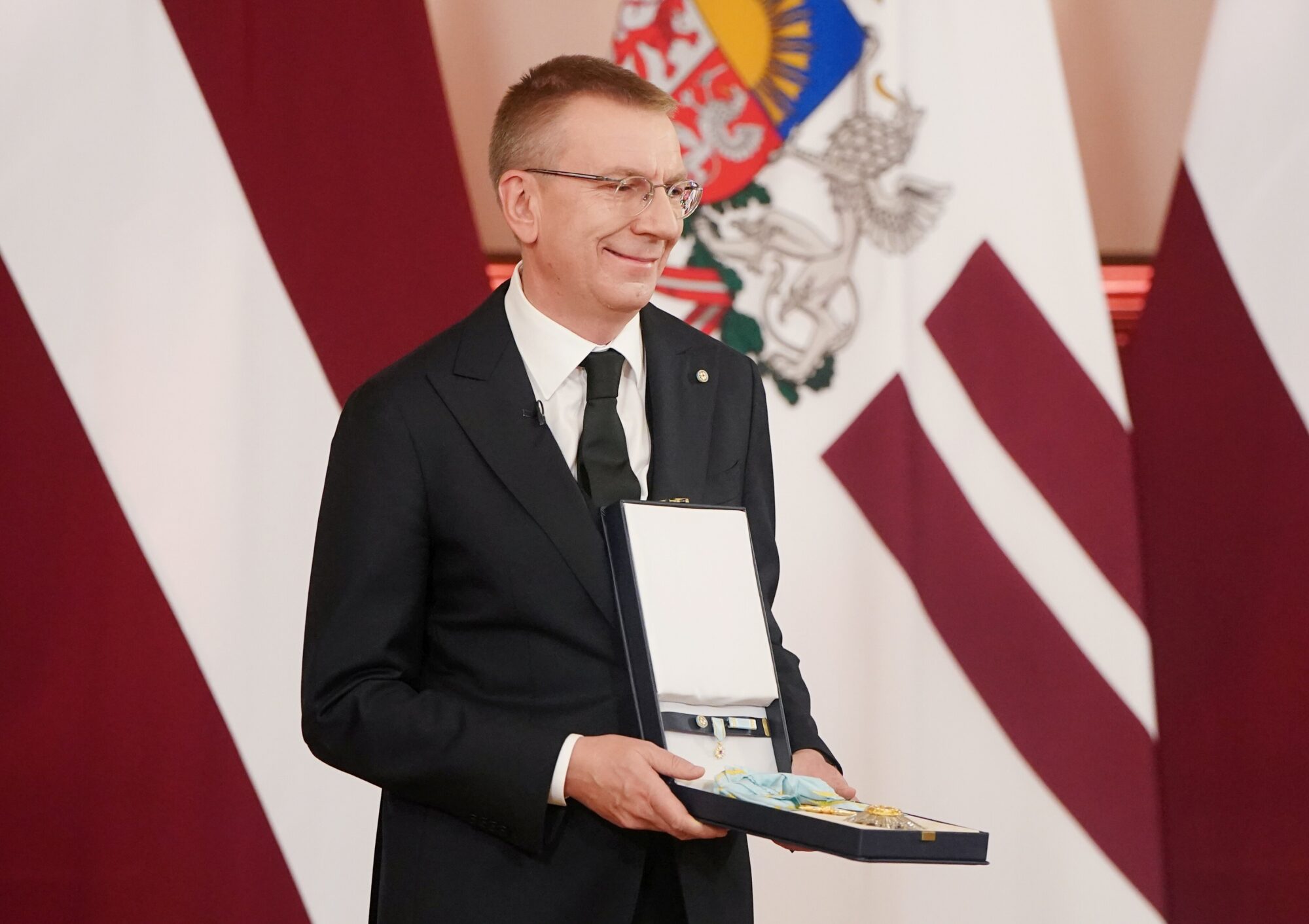 Latvijas dzimšanas dienā 33 personām pasniegti valsts augstākie apbalvojumi