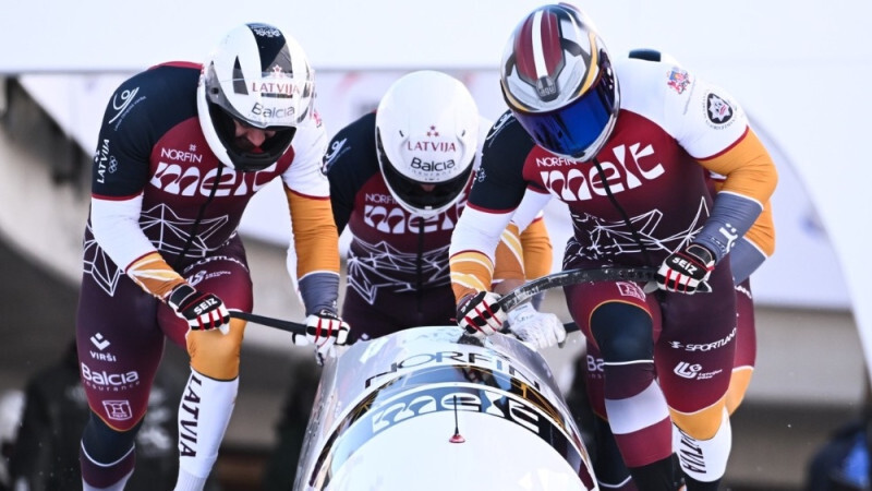 Latvijas bobsleja ekipāžām Kortīnā Pasaules kausa četrinieku sacensībās vietas otrā desmita beigās