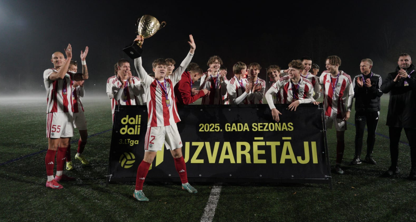 “Liepājas” dublieru un futbola skolas apvienotā komanda dominē un triumfē 3. līgā