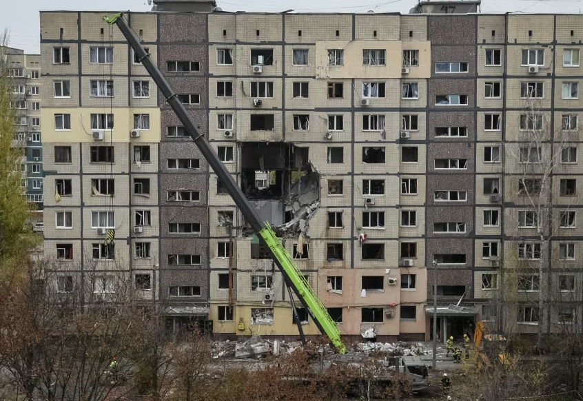 Zelenskis: Krievija naktī uz Ukrainu palaida vairāk nekā 450 trieciendronu un 45 raķetes