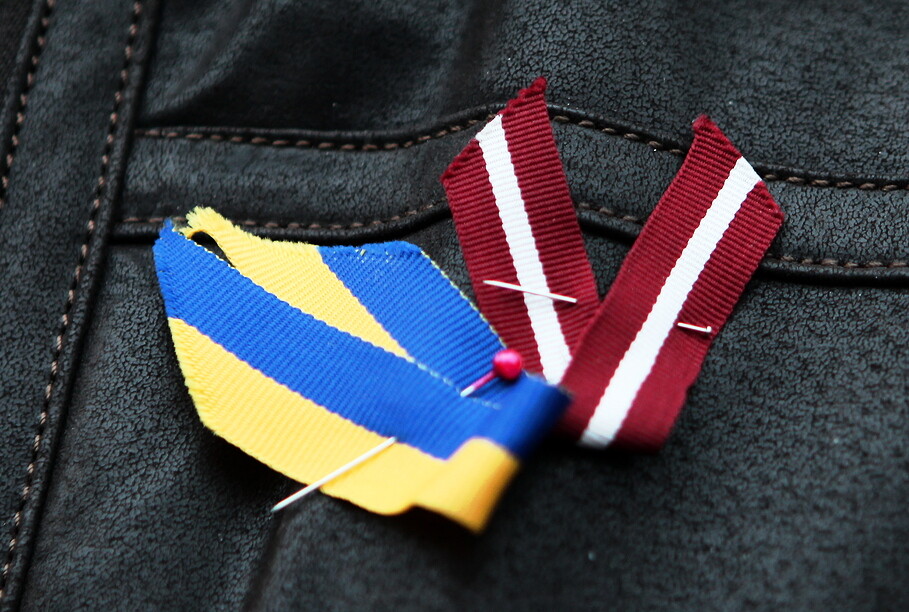 Kapsētu pārvaldes mikroautobuss palīdzēs Ukrainas karā