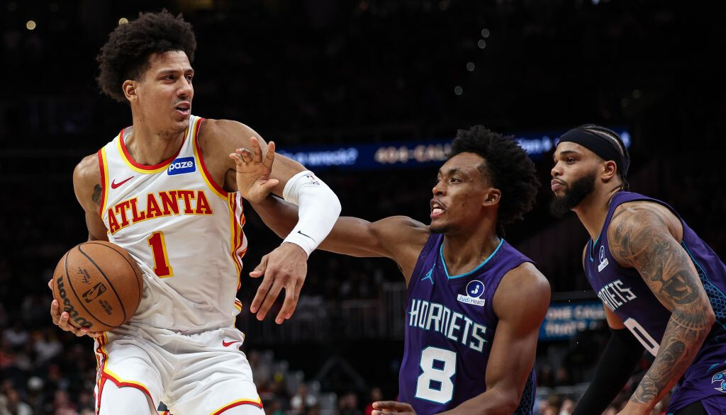 Video: “Hawks” bez Porziņģa sastāvā izcīna uzvaru pār “Hornets”