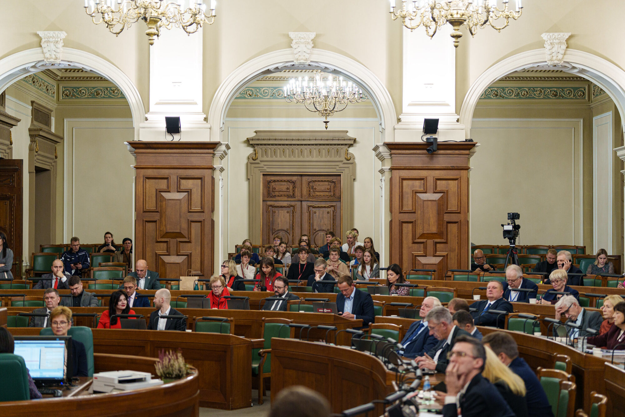 Pēc divu dienu debatēm Saeimā konceptuāli atbalsta nākamā gada budžetu un to pavadošo likumprojektu pakotni