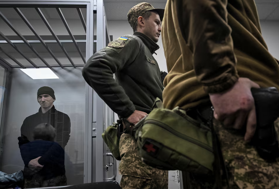 Krievijas karavīram Ukrainā piespriests mūža ieslodzījums