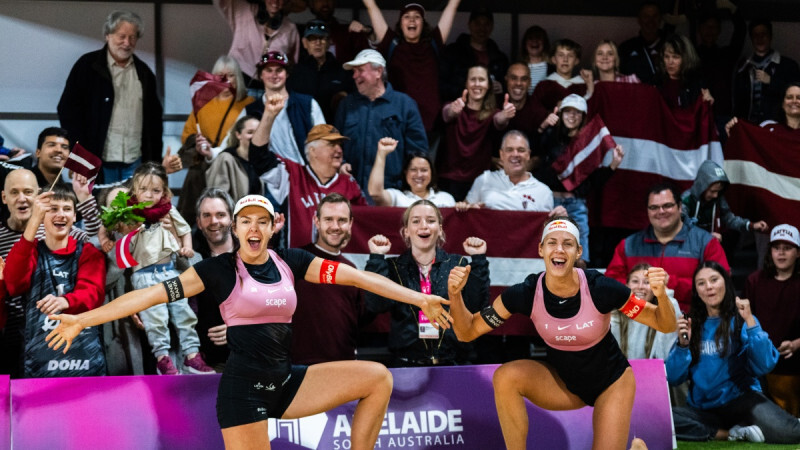 Graudiņa/Samoilova iekļūst pasaules čempionāta pludmales volejbolā astotdaļfinālā