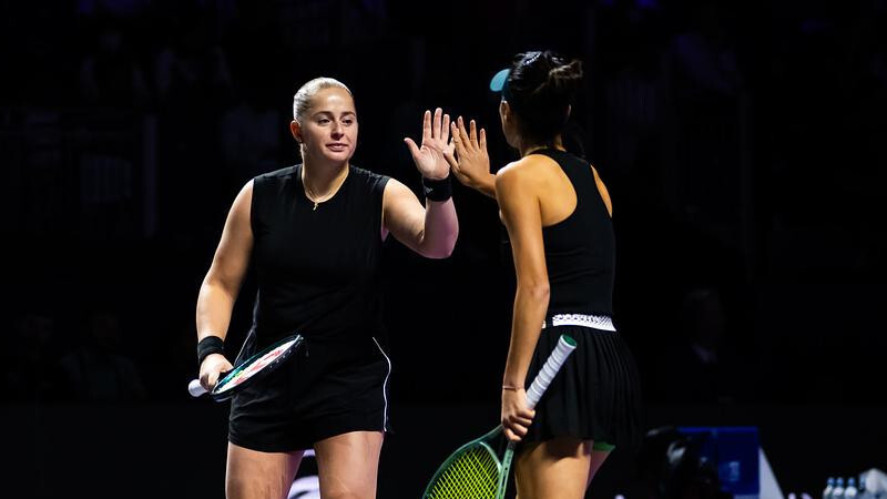 Ostapenko pārī ar Sji “WTA Finals” turnīrā izcīna trešo uzvaru