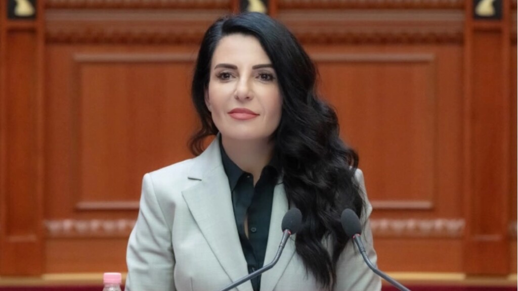 Albānijas vicepremjere atstādināta pēc apsūdzībām korupcijā