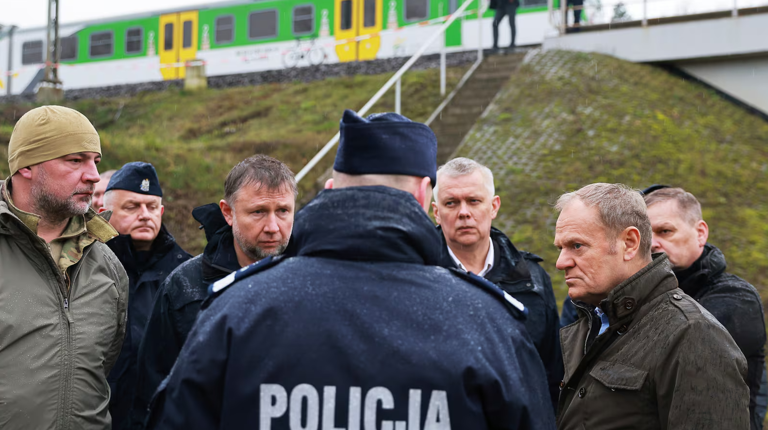 Aizdomās par Polijas dzelzceļa sabotāžu tur divus Maskavas labā strādājošus ukraiņus