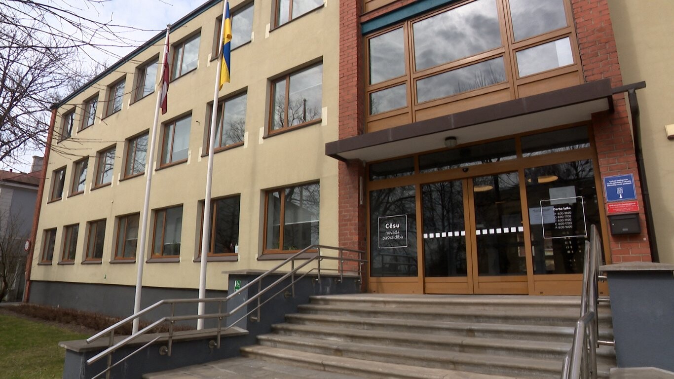Cēsu novada pašvaldība par 1,22 miljoniem eiro iegādāsies veselības apdrošināšanas polises trijiem gadiem