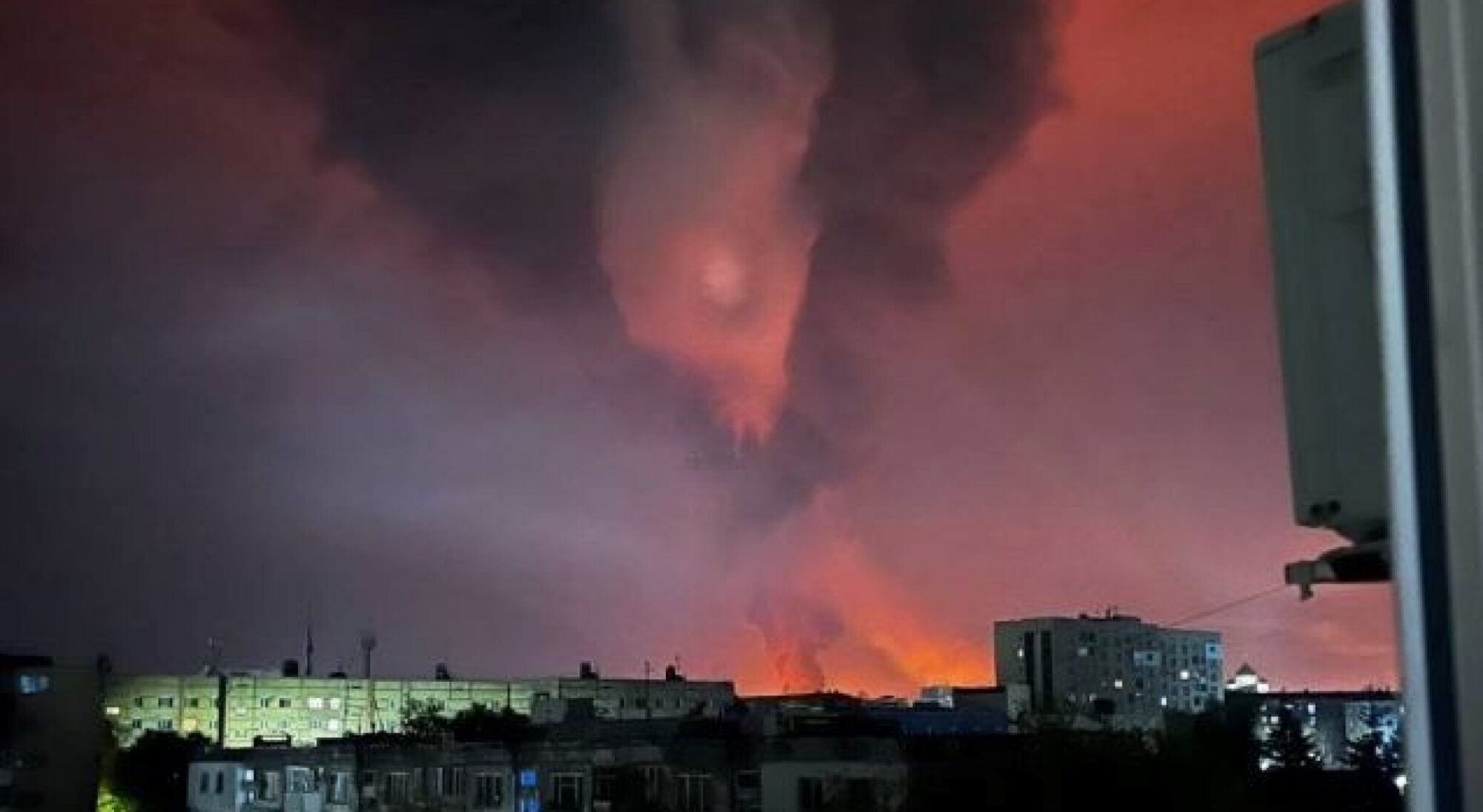 Ukrainas Bruņotie spēki devuši triecienu Novokuibiševskas naftas pārstrādes rūpnīcai