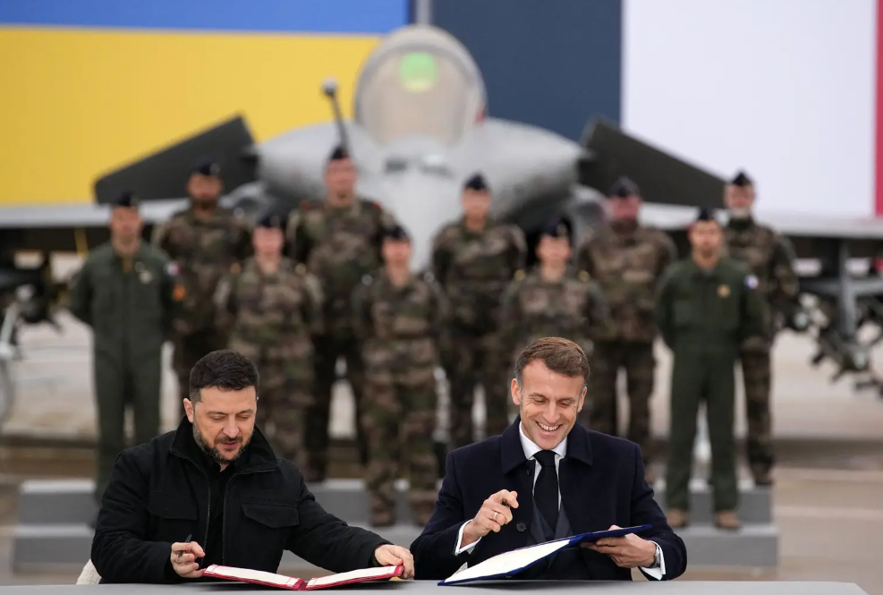 Ukraina un Francija paraksta nodomu protokolu par iznīcinātāju “Rafale” piegādi