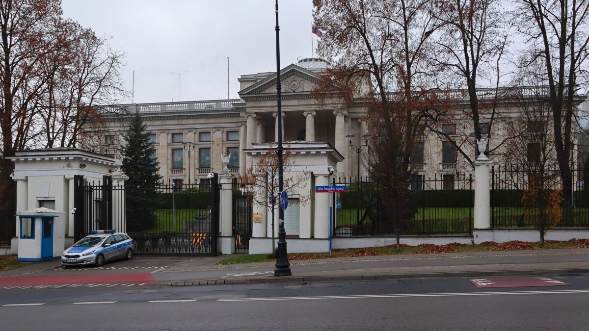 Polijas parlaments aicina valdību pārcelt Krievijas vēstniecību Varšavā
