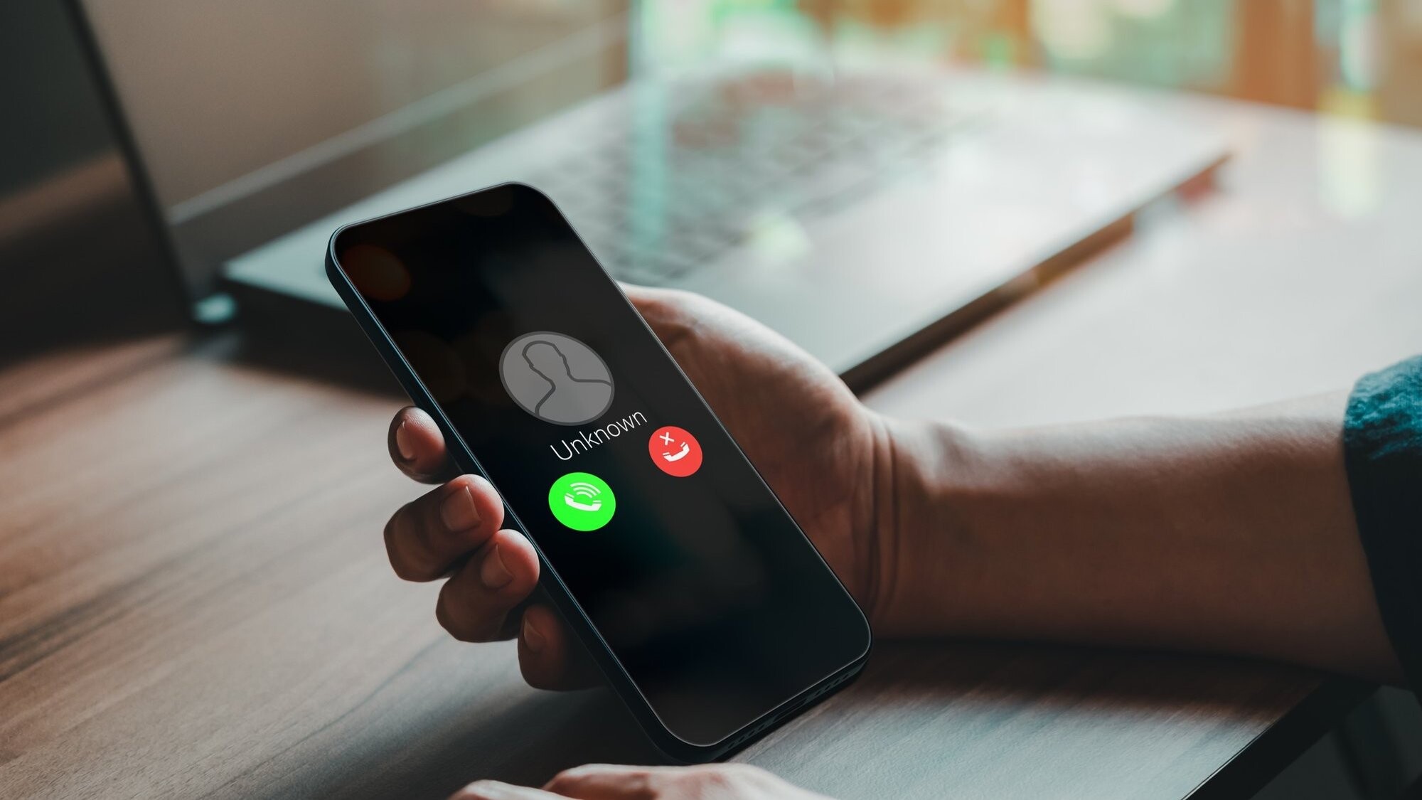Policija aizturējusi 16 telefonkrāpnieku nosūtītus “naudas mūļus”