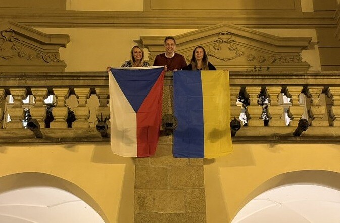 Jaunais Čehijas parlamenta apakšnama spīkers liek noņēmt Ukrainas karogu no apakšnama ēkas