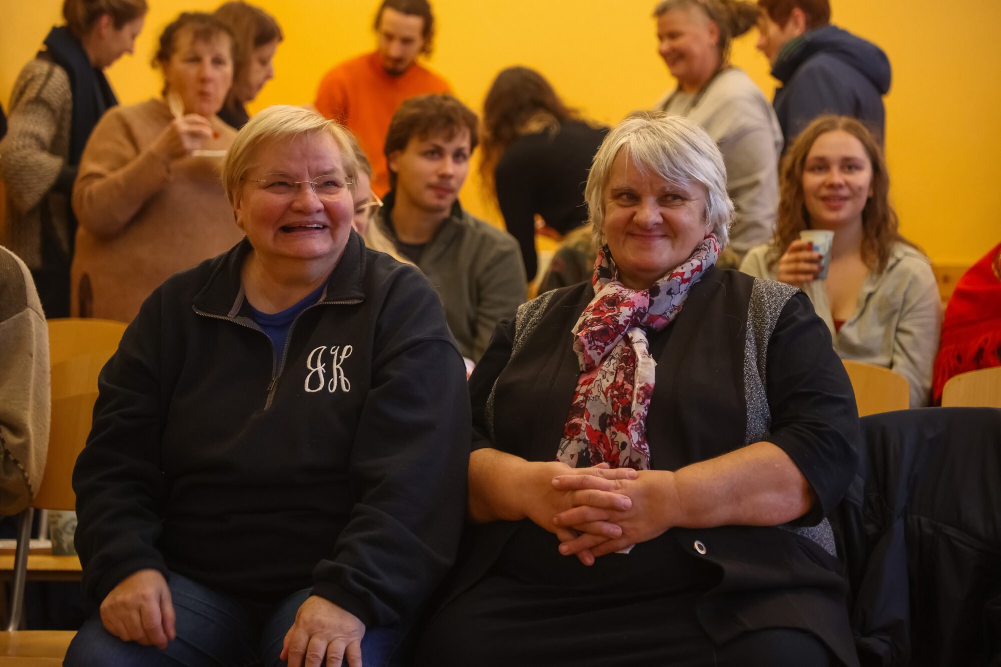 Foto un video: Dzērves skolā noslēdzas LU ekspedīcija – studenti ieklausās Kurzemes balsīs un stāstos