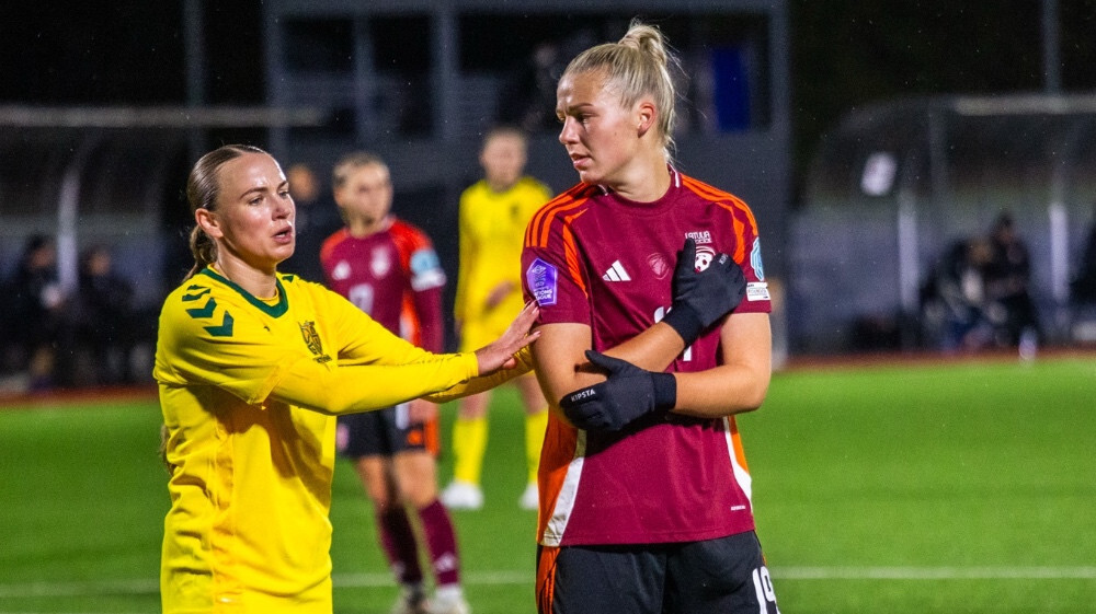 Latvijas sieviešu futbola izlase FIFA rangā pakāpjas par astoņām vietām