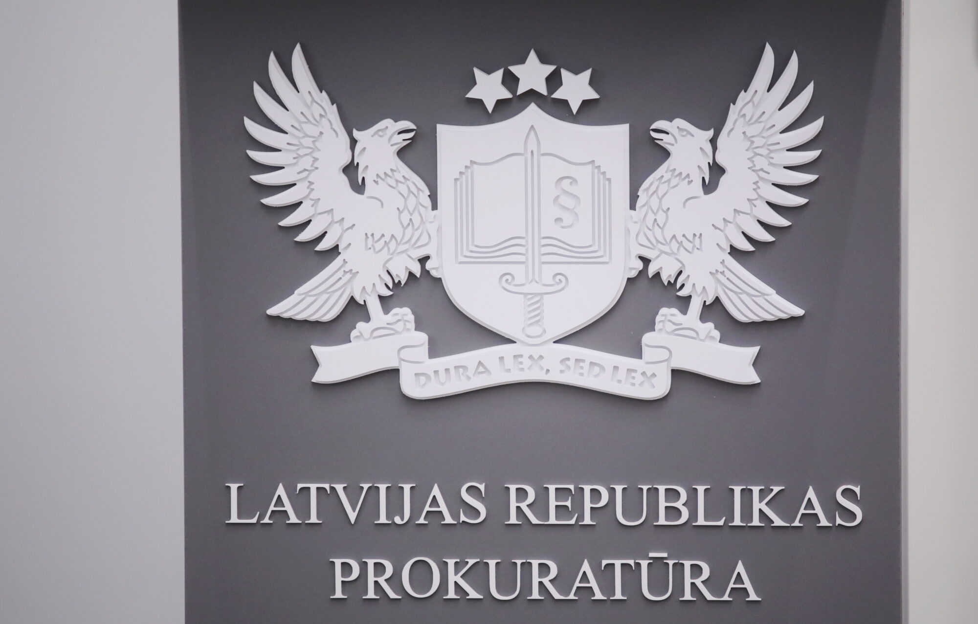 Apsūdz par neatļautu projektu vadīšanas pakalpojumu sniegšanu uzņēmumiem Krievijā